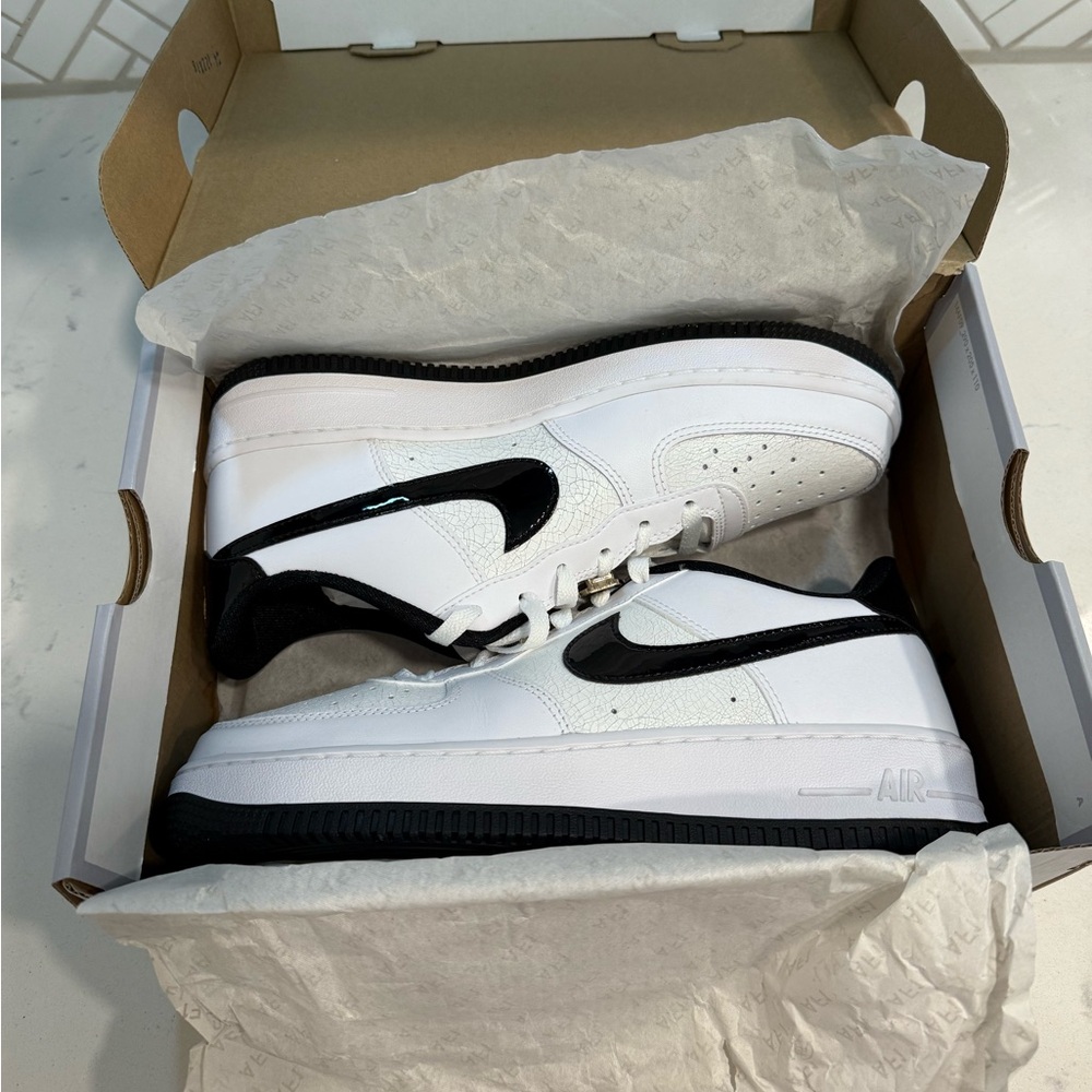 Nike Women's Sneakers - White and Black